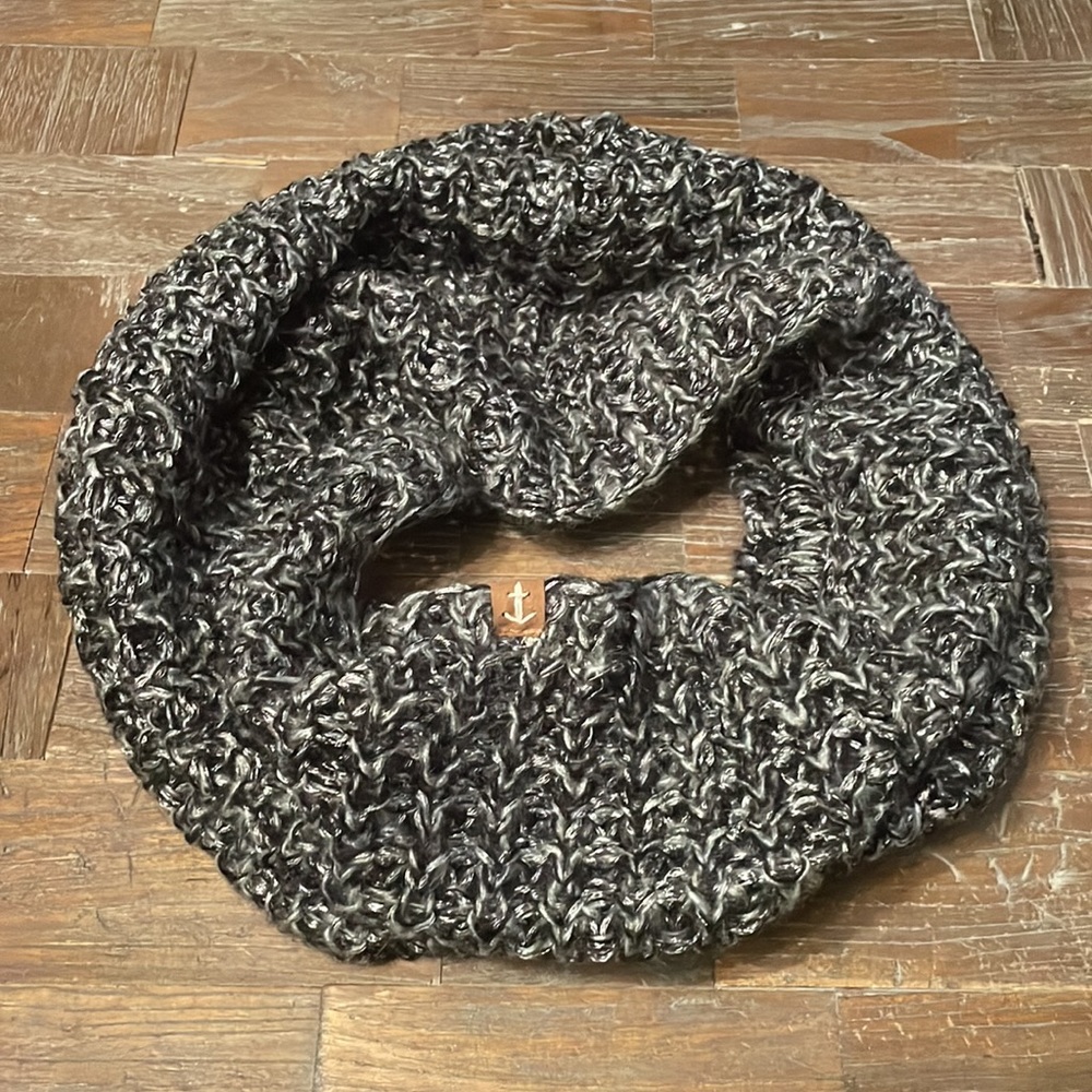 Sperry Lurex Marled Cable-knit Infinity Scarf🖤
